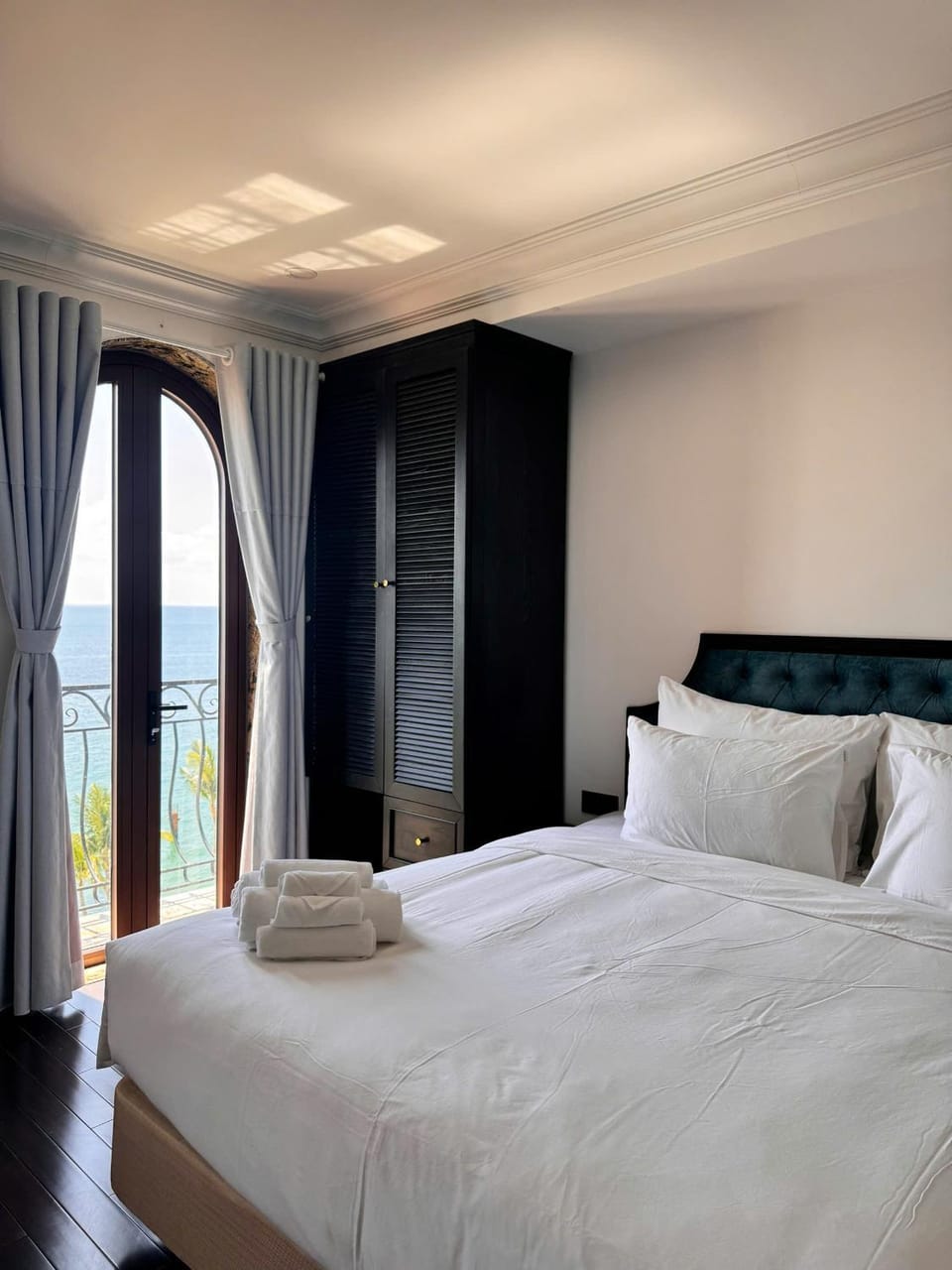 Bed, Balcony/Terrace, Bedroom, Sea view