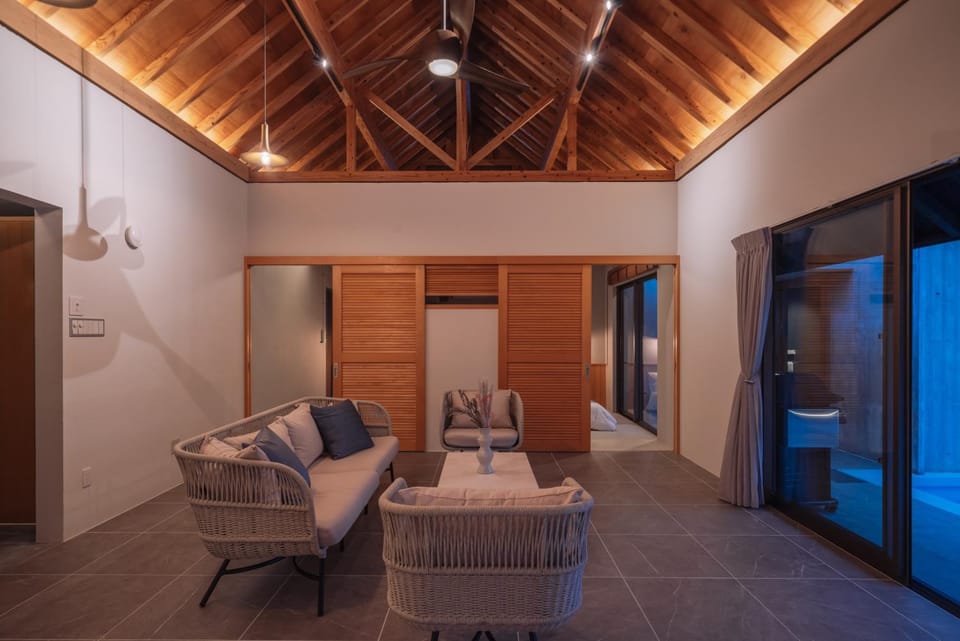 Living room, Seating area