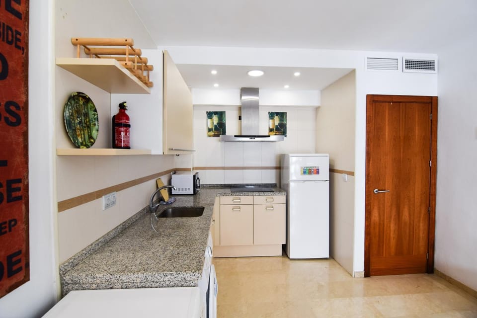 Kitchen or kitchenette, dishwasher, microwave