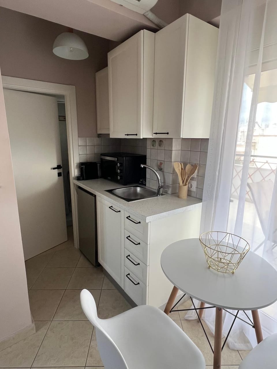 Zen Den Balcony Apartment in Thessaloniki