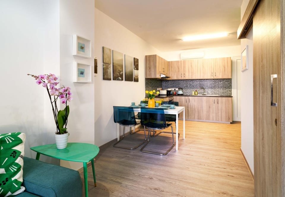 Kitchen or kitchenette, oven, stove