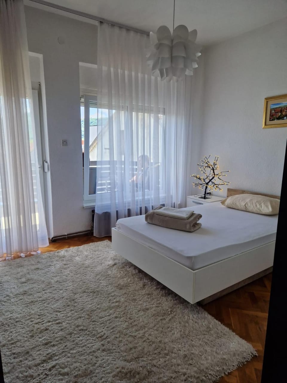 Bedroom, towels