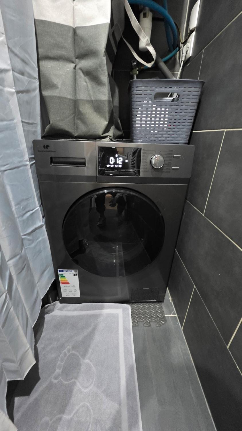 Bathroom, washing machine