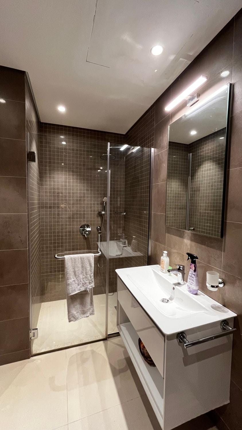Shower, Bathroom, towels