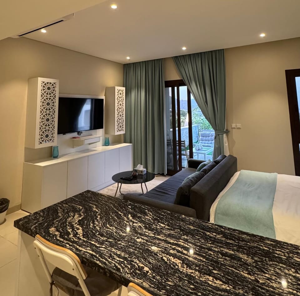 Bed, TV and multimedia, Living room, Seating area