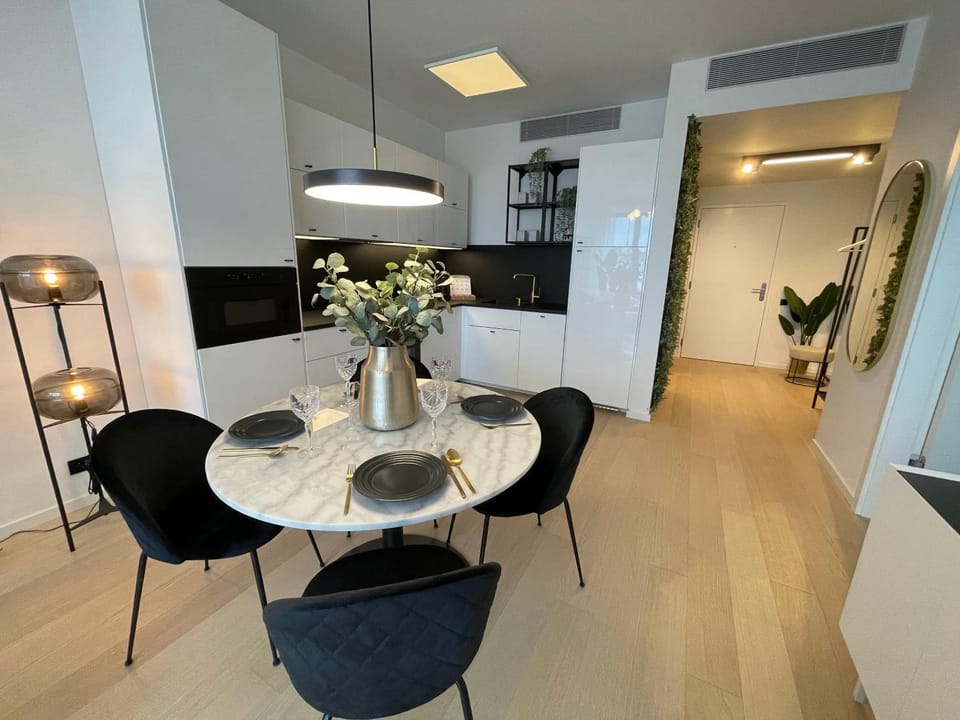Dining area, kitchen