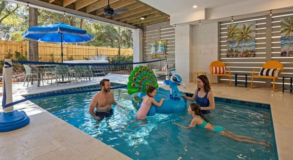 Luxury 6 Br Sleeps 18 Private Heated Pool Fire Pit House in Hilton Head Island