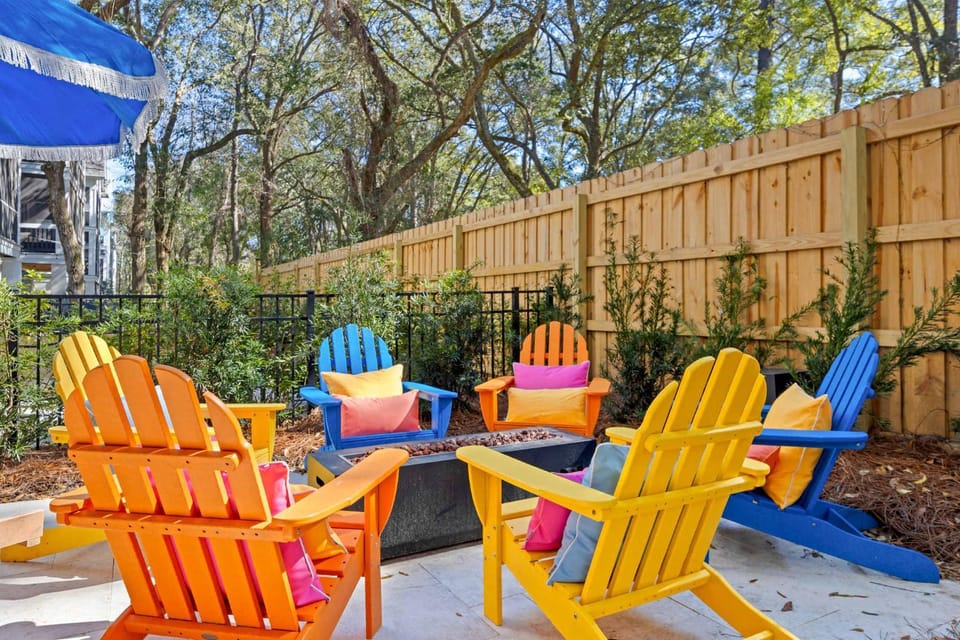 Luxury 6 Br Sleeps 18 Private Heated Pool Fire Pit House in Hilton Head Island