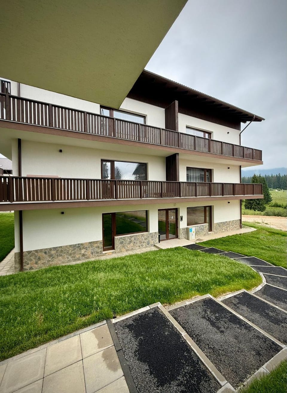 Massif Carpathian Call Apartment in Brasov
