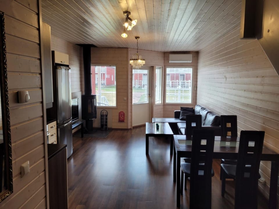 TV and multimedia, Kitchen or kitchenette, Living room, Seating area, Dining area