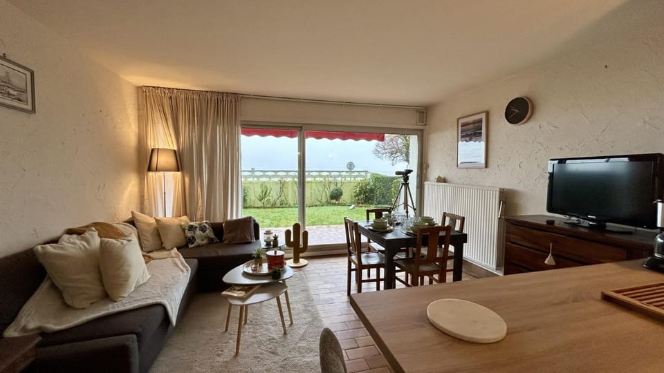 TV and multimedia, Seating area