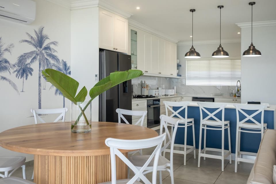 Lavish Long Island Ocean Retreat Apartment in Dolphin Coast