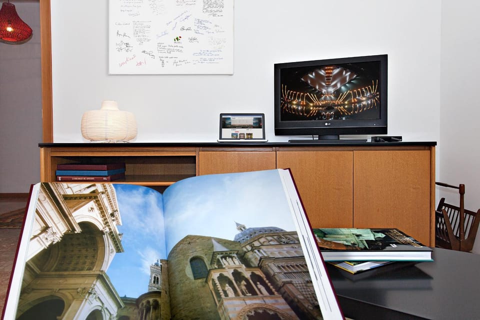 TV and multimedia, Living room, Decorative detail