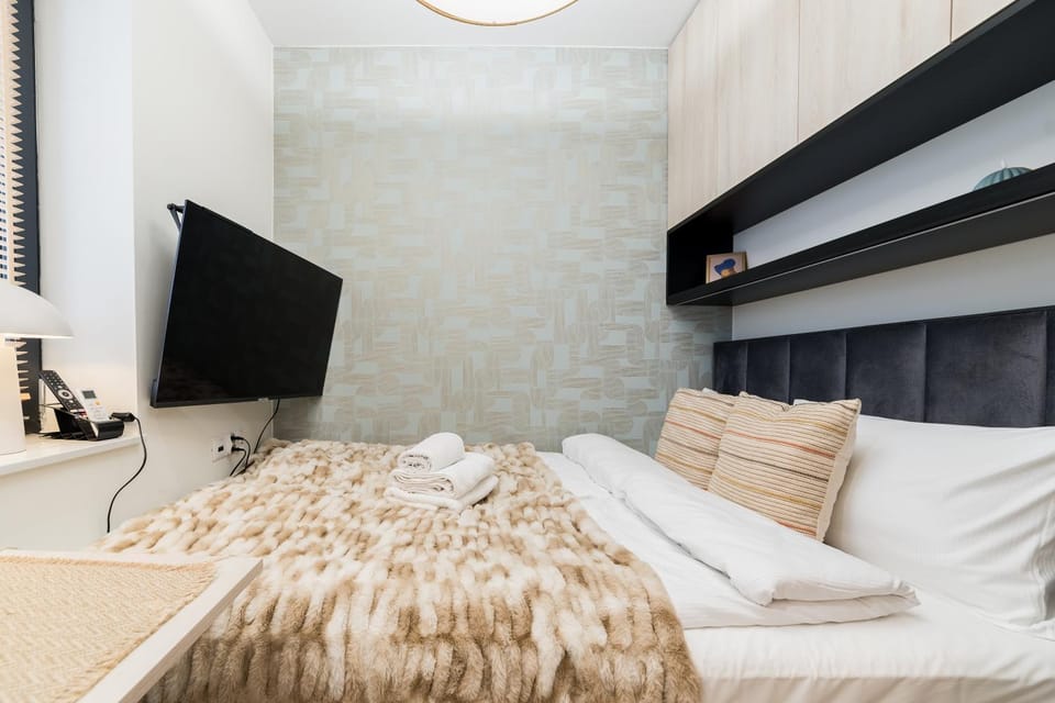 Communal lounge/ TV room, Bed, TV and multimedia, Photo of the whole room, Evening entertainment, Bedroom, towels