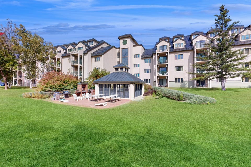 Riverview at Rivergreen Apartment in Woodstock