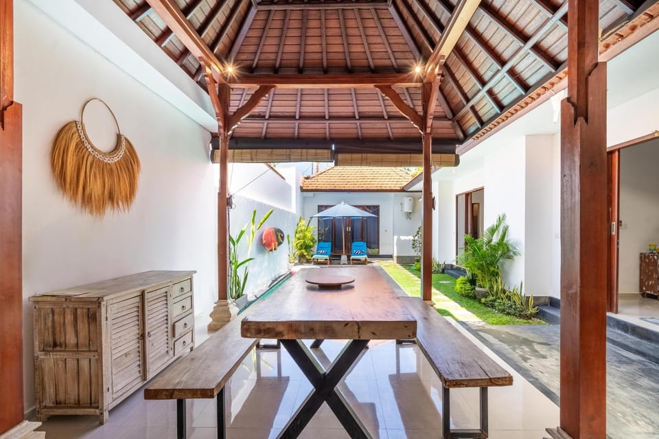 Villa Azure 3 - Private Suite in Shared Tropical Pool Villa Bed and Breakfast in North Kuta