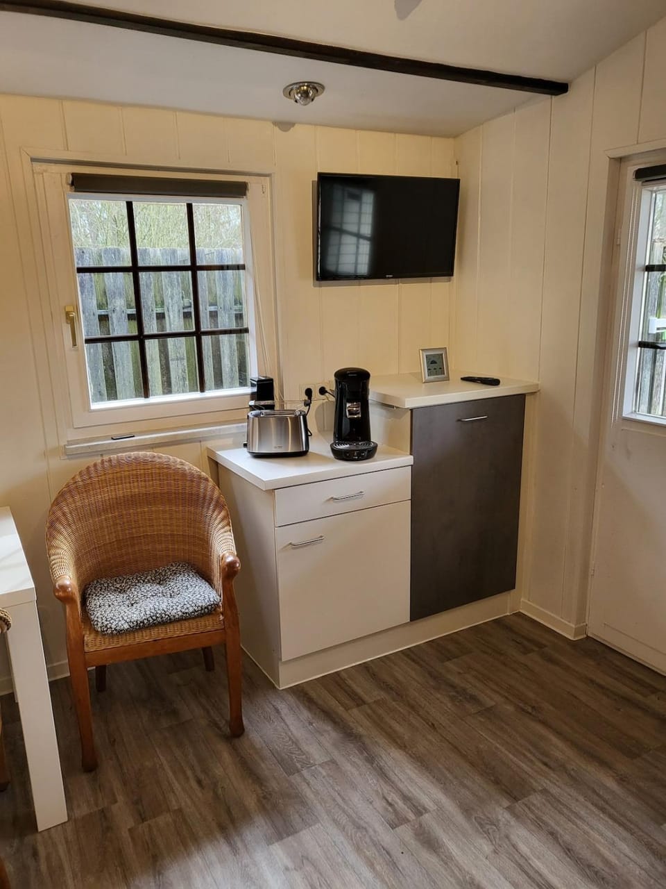 Coffee/tea facilities, toaster