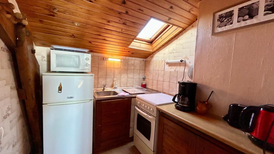 Kitchen or kitchenette, toaster