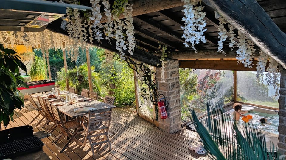 Patio, Spa and wellness centre/facilities