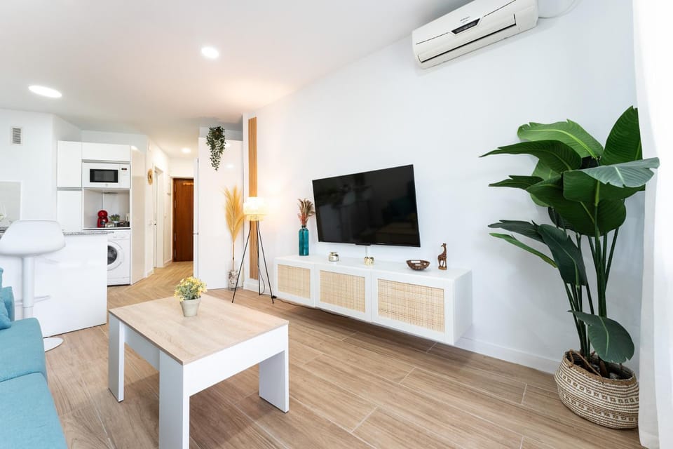 TV and multimedia, Kitchen or kitchenette, Living room, Dining area, air conditioner