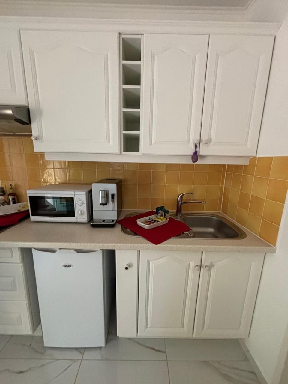 Coffee/tea facilities, stove