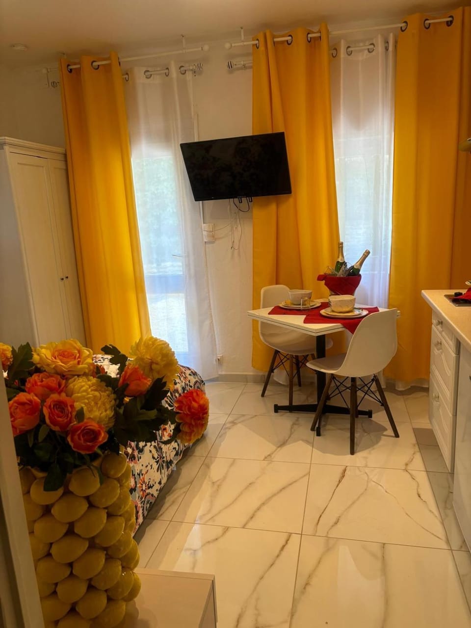 TV and multimedia, Dining area