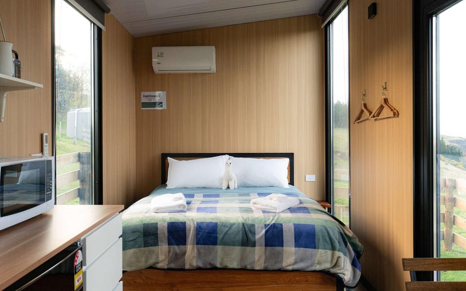 Bruce Farm Alpaca Cabin 3 by Tiny Away Cabin in Otago