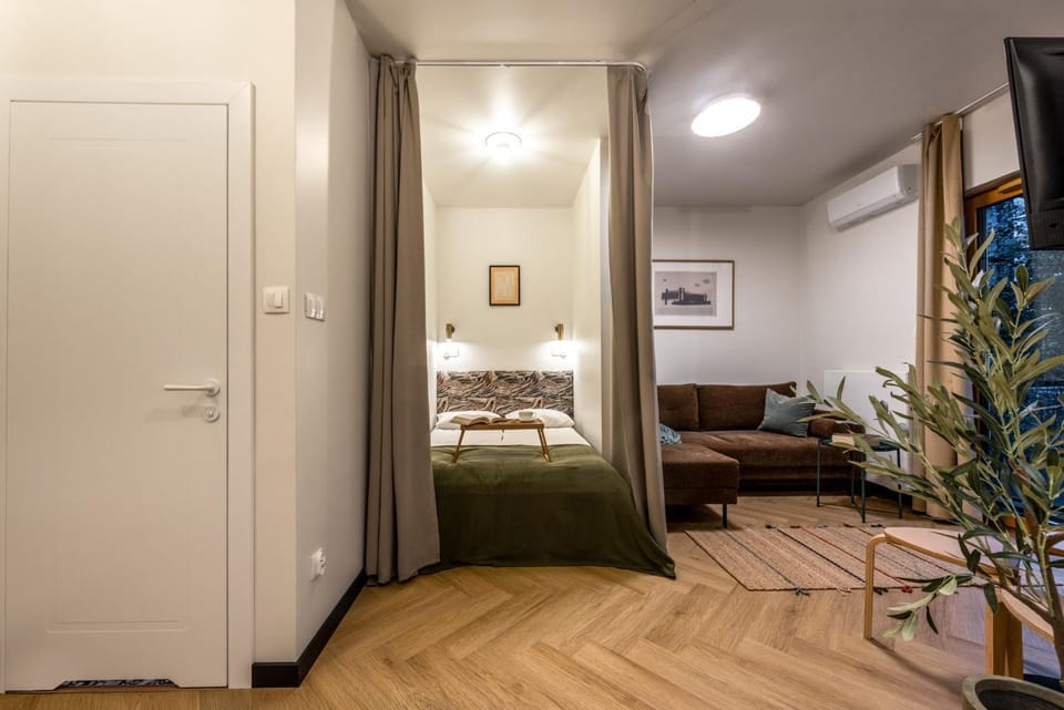 Seating area, Bedroom