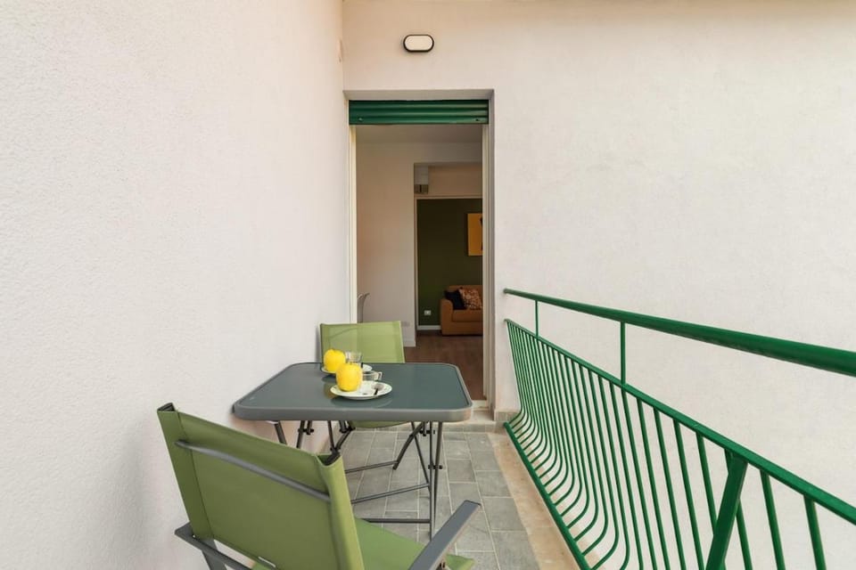 View (from property/room), Balcony/Terrace, Dining area
