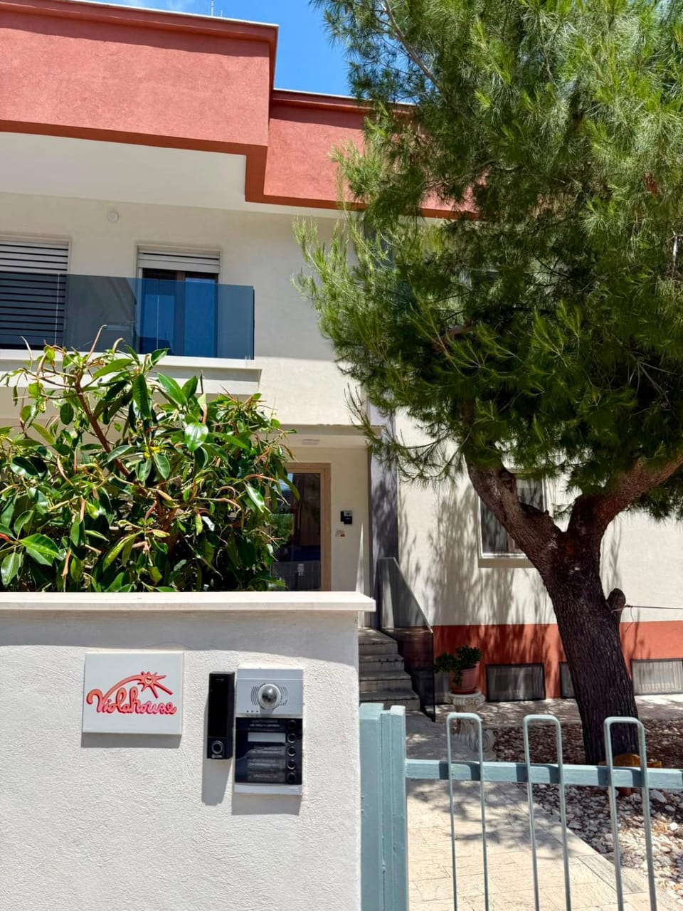 Facade/entrance