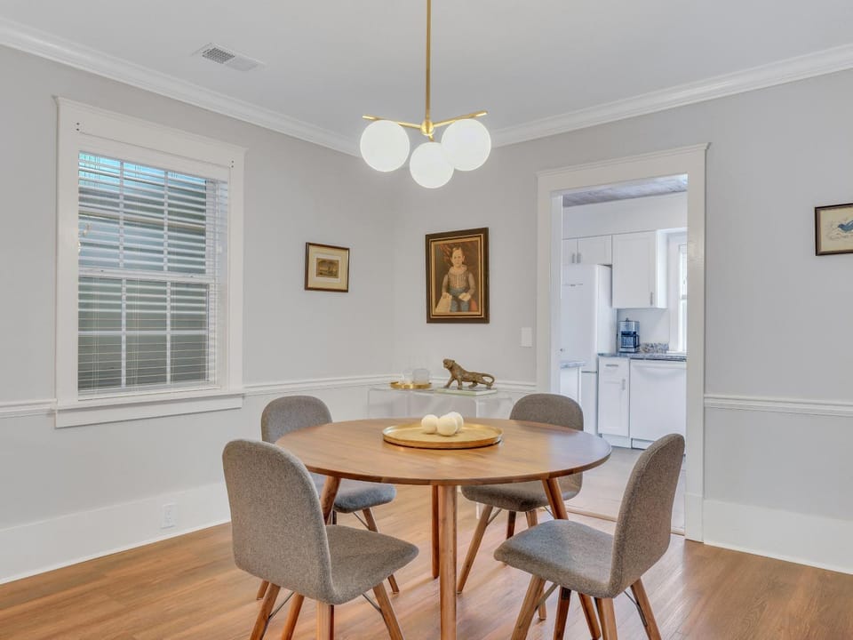 Charming Cottage Near Forsyth Park Heated Pool Access Walk to Restaurants Historic Sites More 1390 House in Savannah
