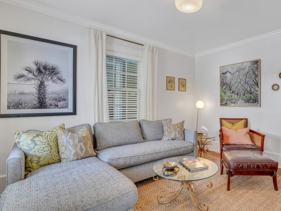 Charming Cottage Near Forsyth Park Heated Pool Access Walk to Restaurants Historic Sites More 1390 House in Savannah