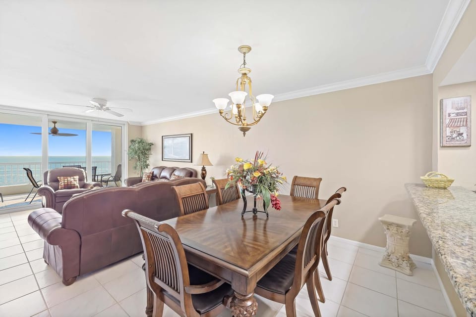 Merida unit at Cape Marco with pool, gym and tennis House in Marco Island