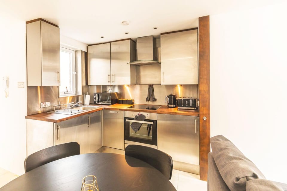 Kitchen or kitchenette, Seating area, Dining area, stove, toaster