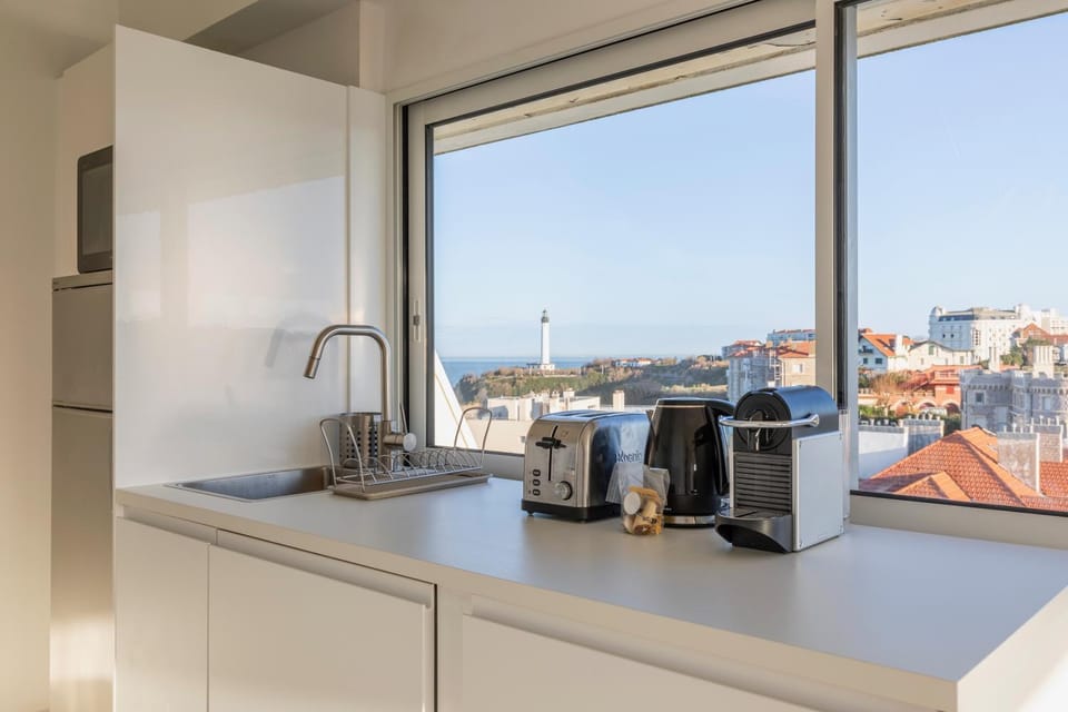 Coffee/tea facilities, City view, Sea view, toaster