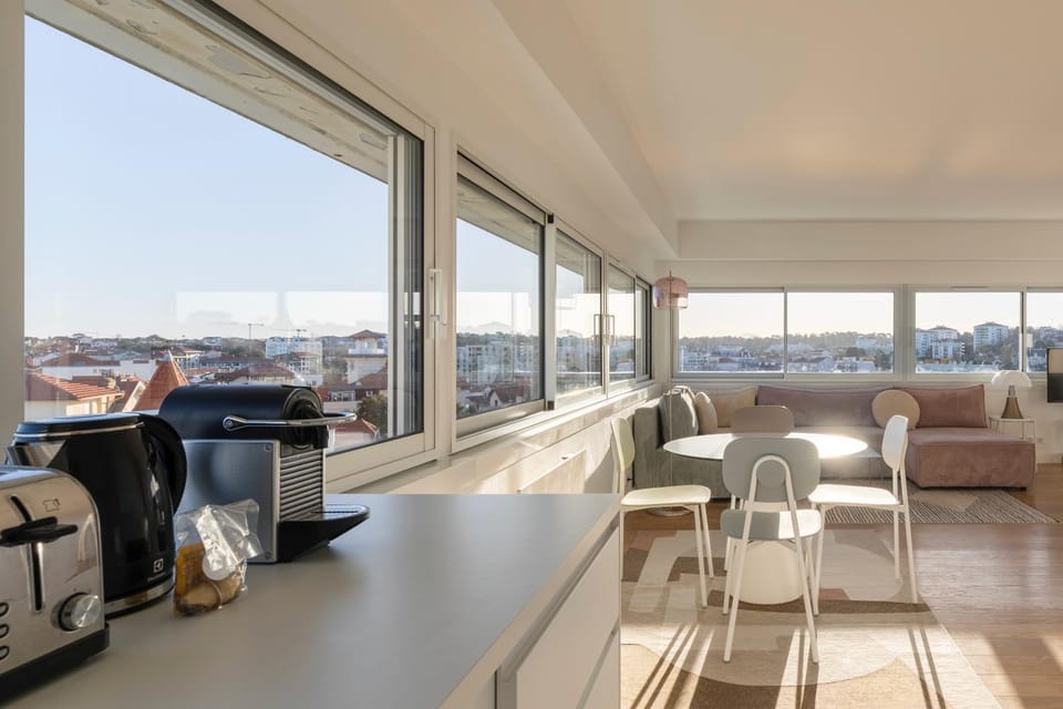 View (from property/room), Living room, Seating area, Dining area