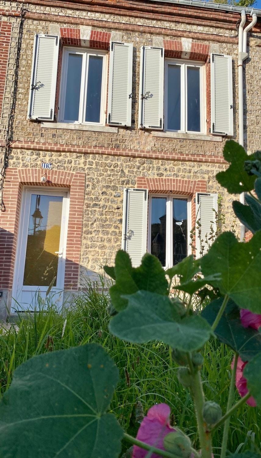 Property building, Patio, Garden