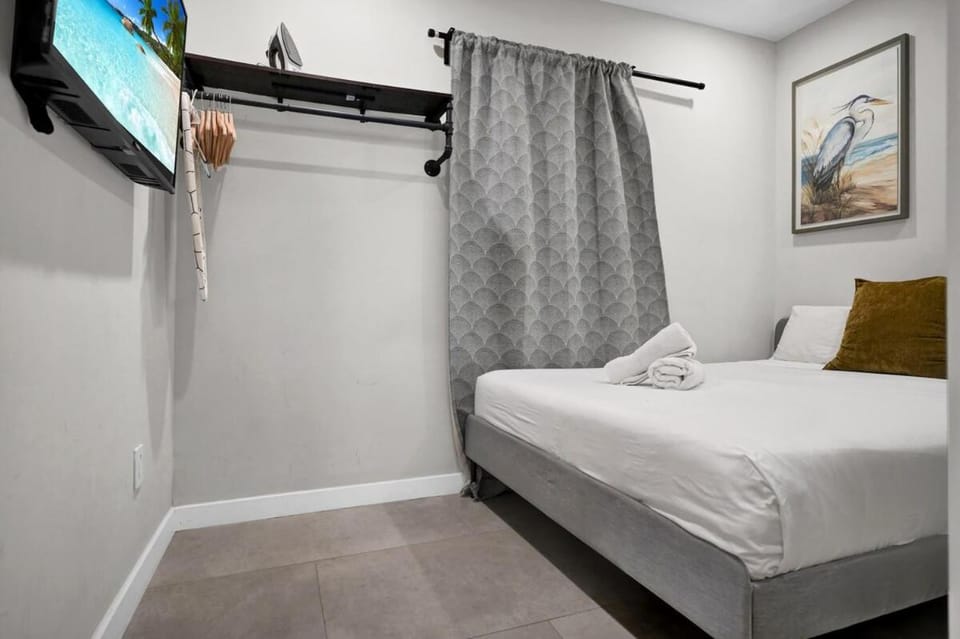 Miami Flats - Self Check-in and 1 Free Parking Apartment in Coral Gables
