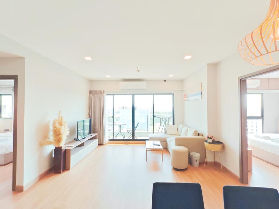 Living room, Photo of the whole room, air conditioner