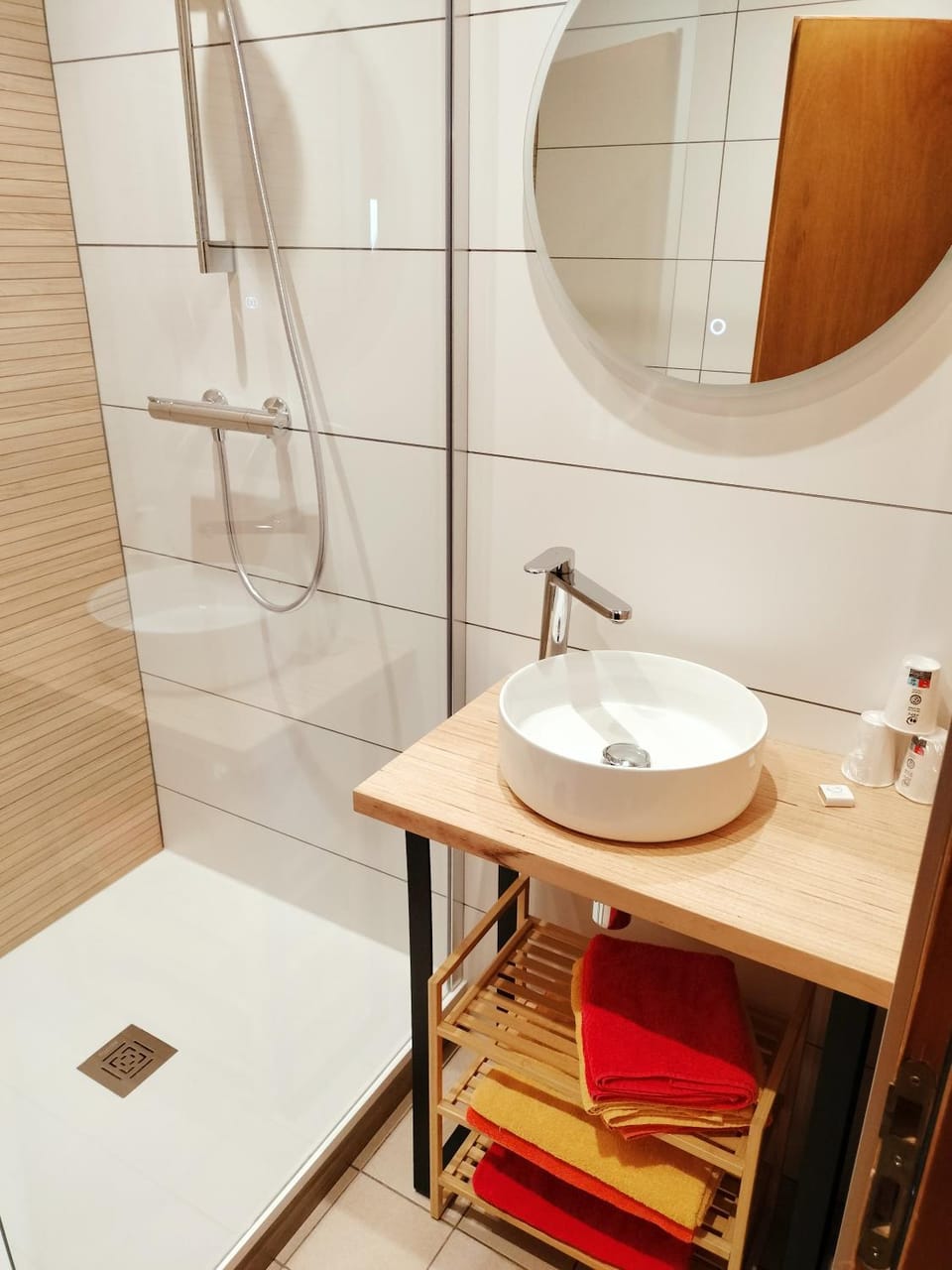 Shower, towels