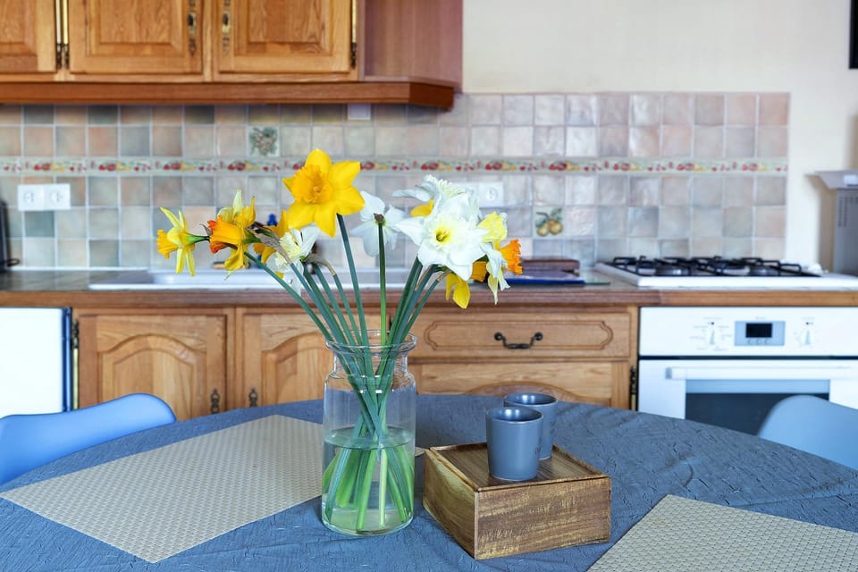 Kitchen or kitchenette, Living room