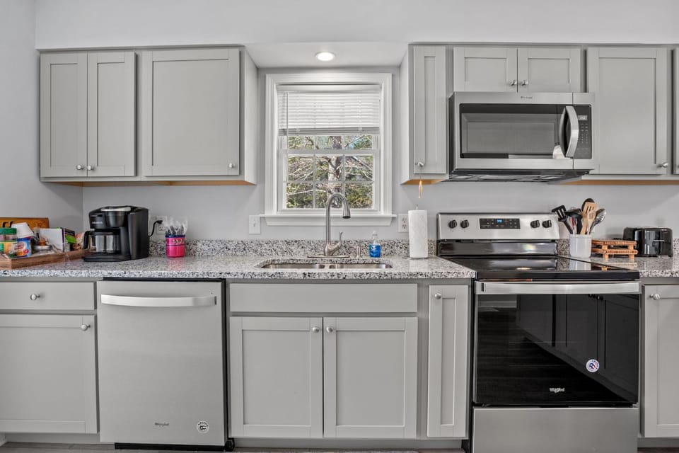 Seahorse Cove - Screened porch, Shared pools! House in Worcester County
