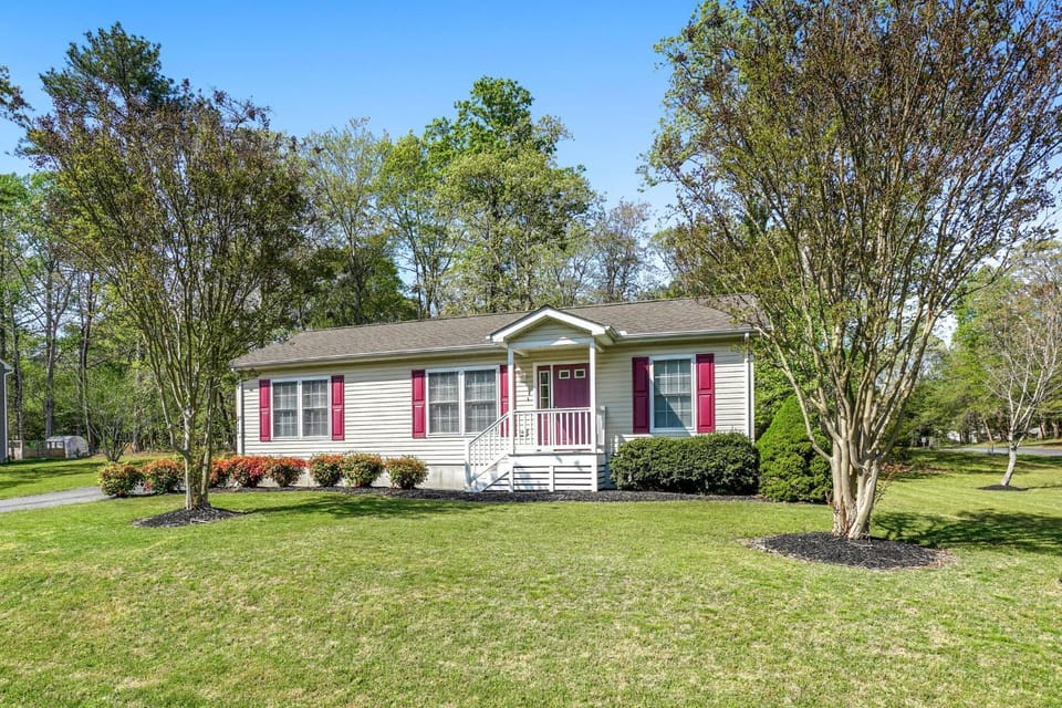 Seahorse Cove - Screened porch, Shared pools! House in Worcester County