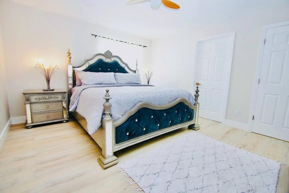 Mins to Atlantic Ave, bars, restaurants & beach! Apartment in Delray Beach