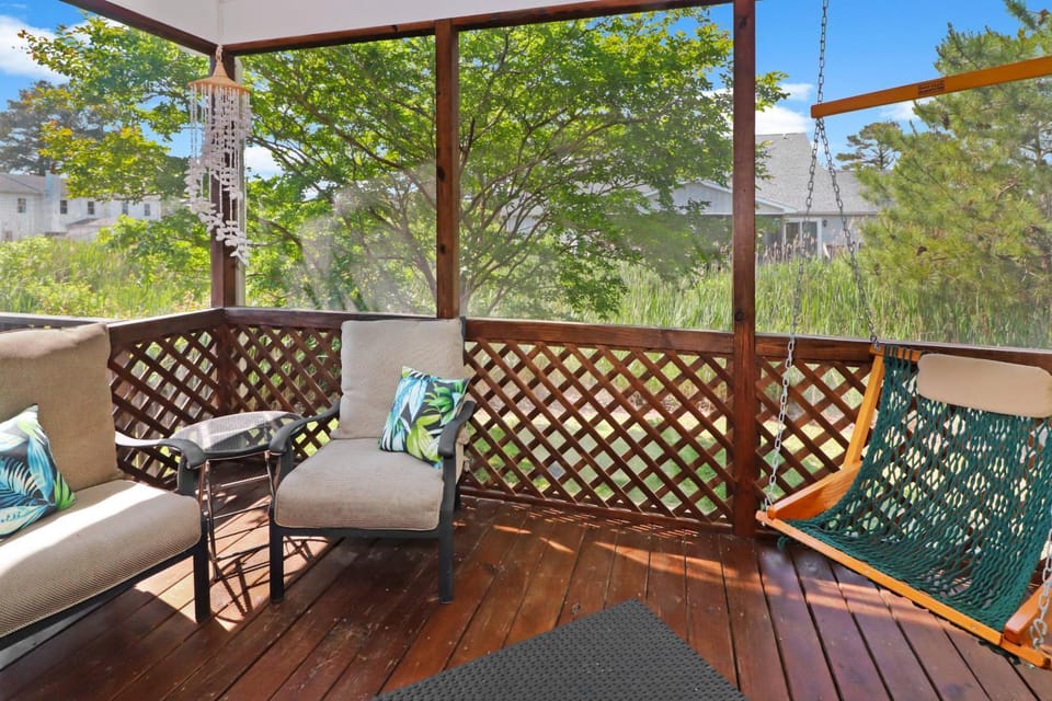 Seas the Day - Water views, Shared pool! House in Chincoteague Island