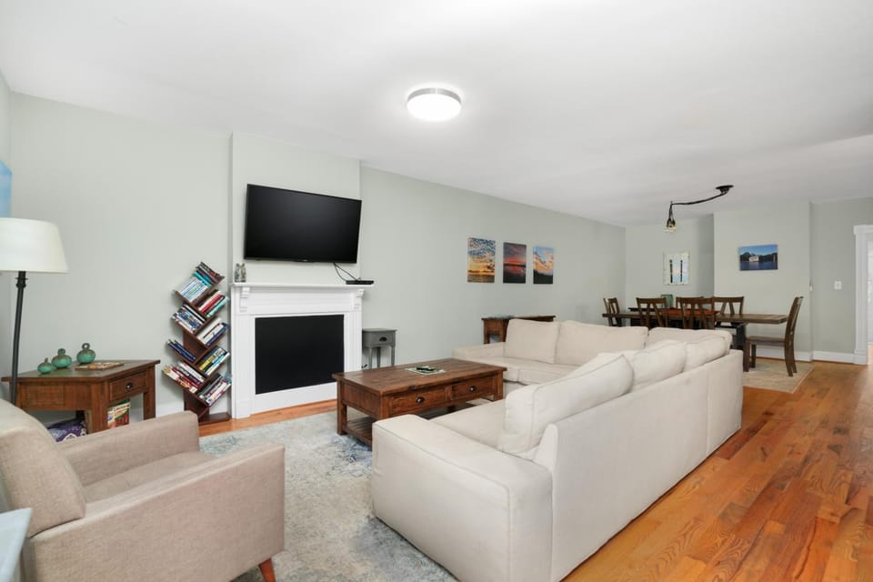 Seaside - Traditional duplex in historic downtown! House in Cape Charles