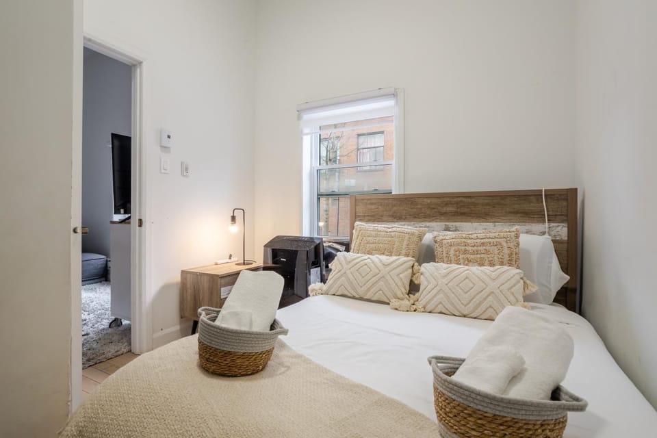Bed, Bedroom, towels, air conditioner
