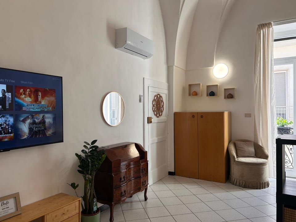 Living room, Seating area, air conditioner