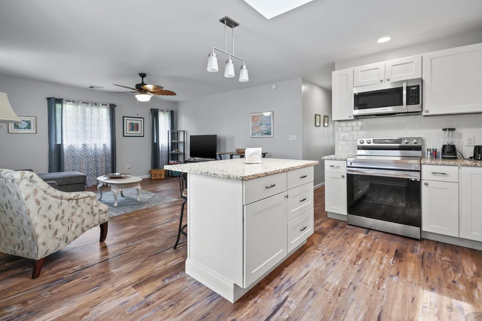 Serenity at Deep Hole Hideaway - Pet friendly! House in Chincoteague Island