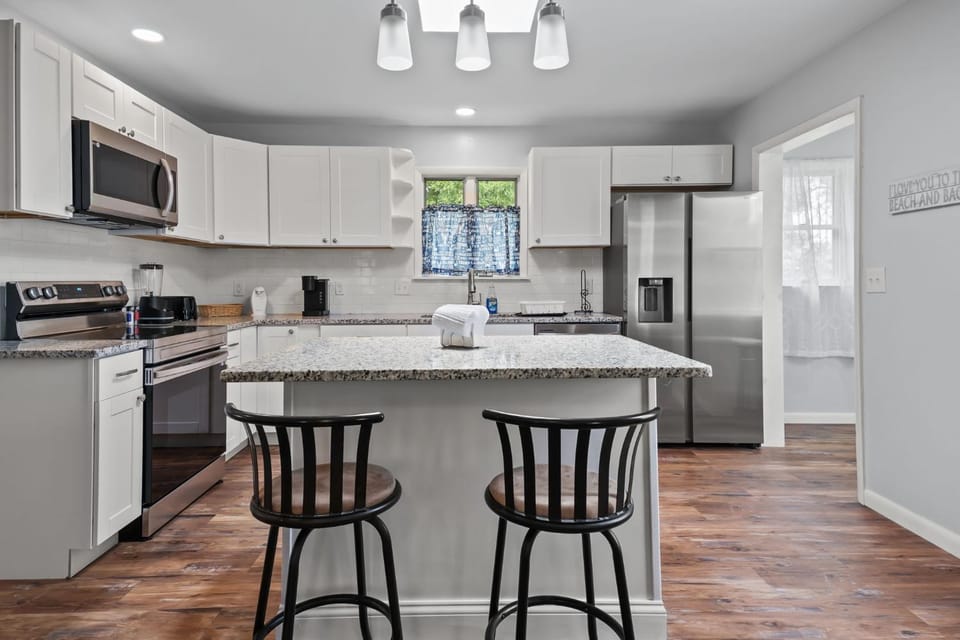 Serenity at Deep Hole Hideaway - Pet friendly! House in Chincoteague Island